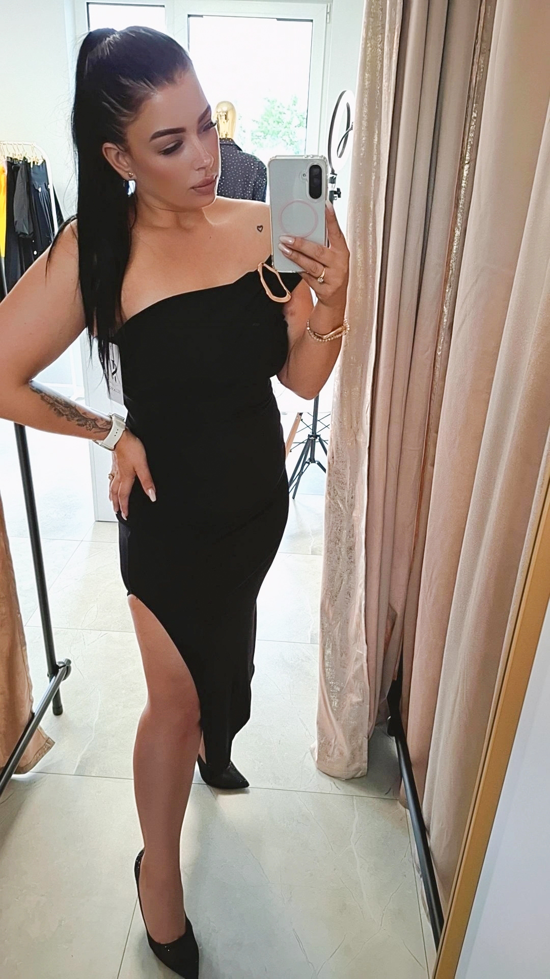 SUKIENKA ELL&ESS CZARNA / R. UNIWERSALNY