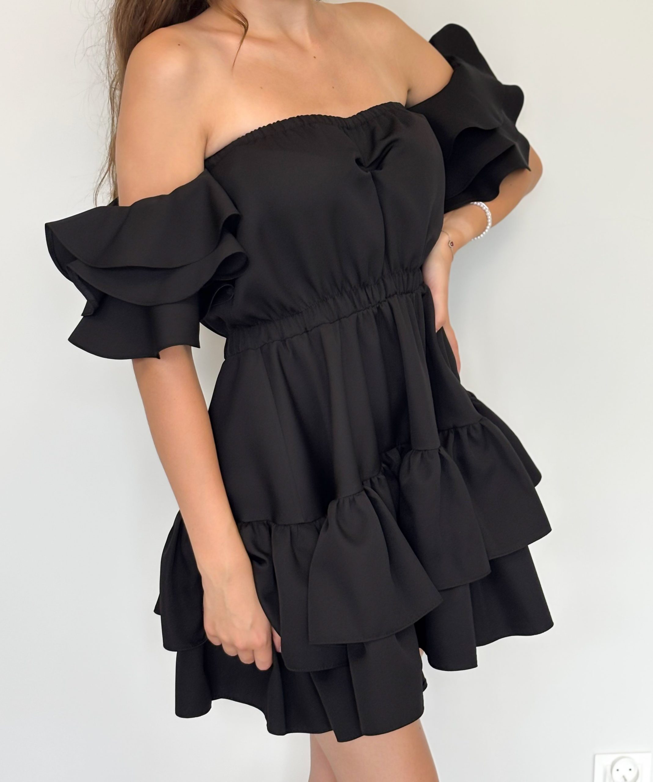 SUKIENKA VASARI CZARNA FALBANA / R. UNI