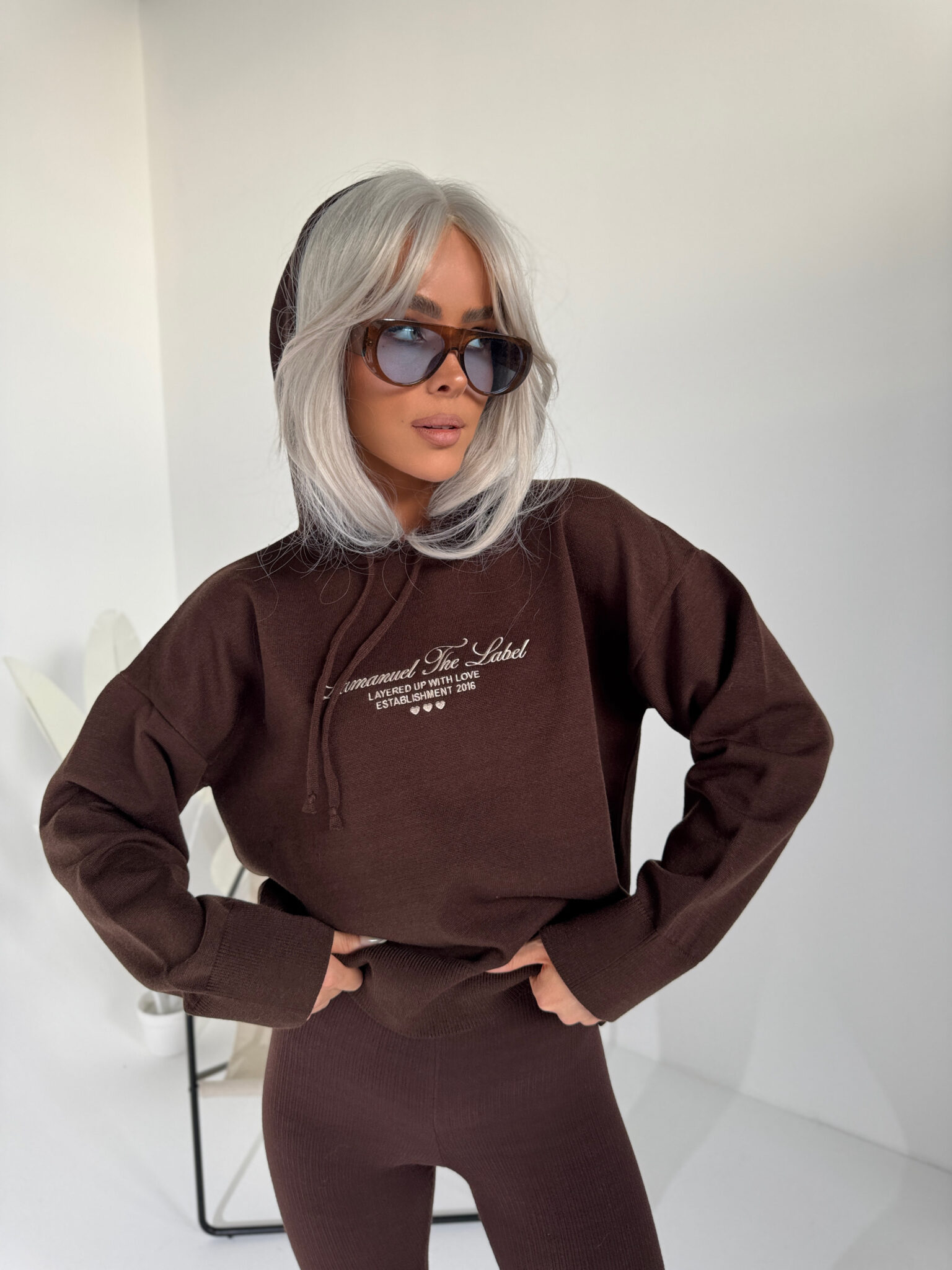 SWETER LAMANUEL LOVE CZEKOLADA / R. UNIWERSALNY